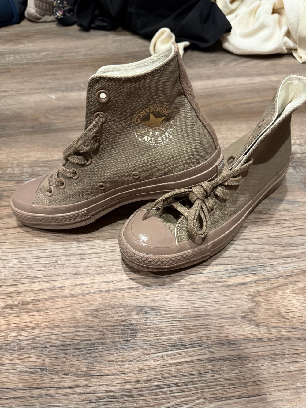 Converse High Top Sneakers in Brown Canvas GOLD EMBLEM (rare)